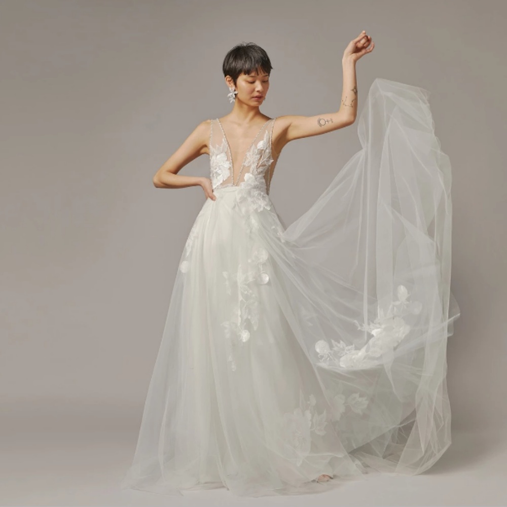 Floravere G. O'Keeffe Bridal Dress - Size 4 - NEW